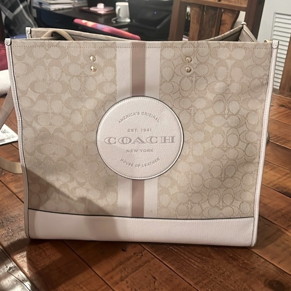 100% Authentic Coach Dempsey 40 Carryall Bag.